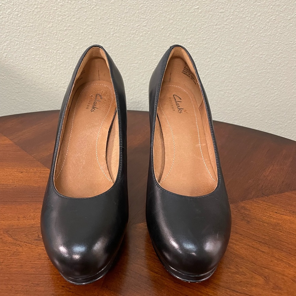 Women’s Clark’s artisan Dessie Bliss black pumps size 8